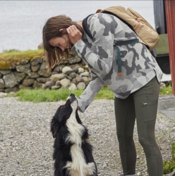 Athleta Camo Undercover Alpaca Merino Wool Women's Pullover Crew-Neck Sweater - Picture 16 of 16